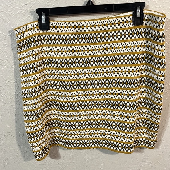 2 for $30 Express mini skirt - Picture 5 of 7